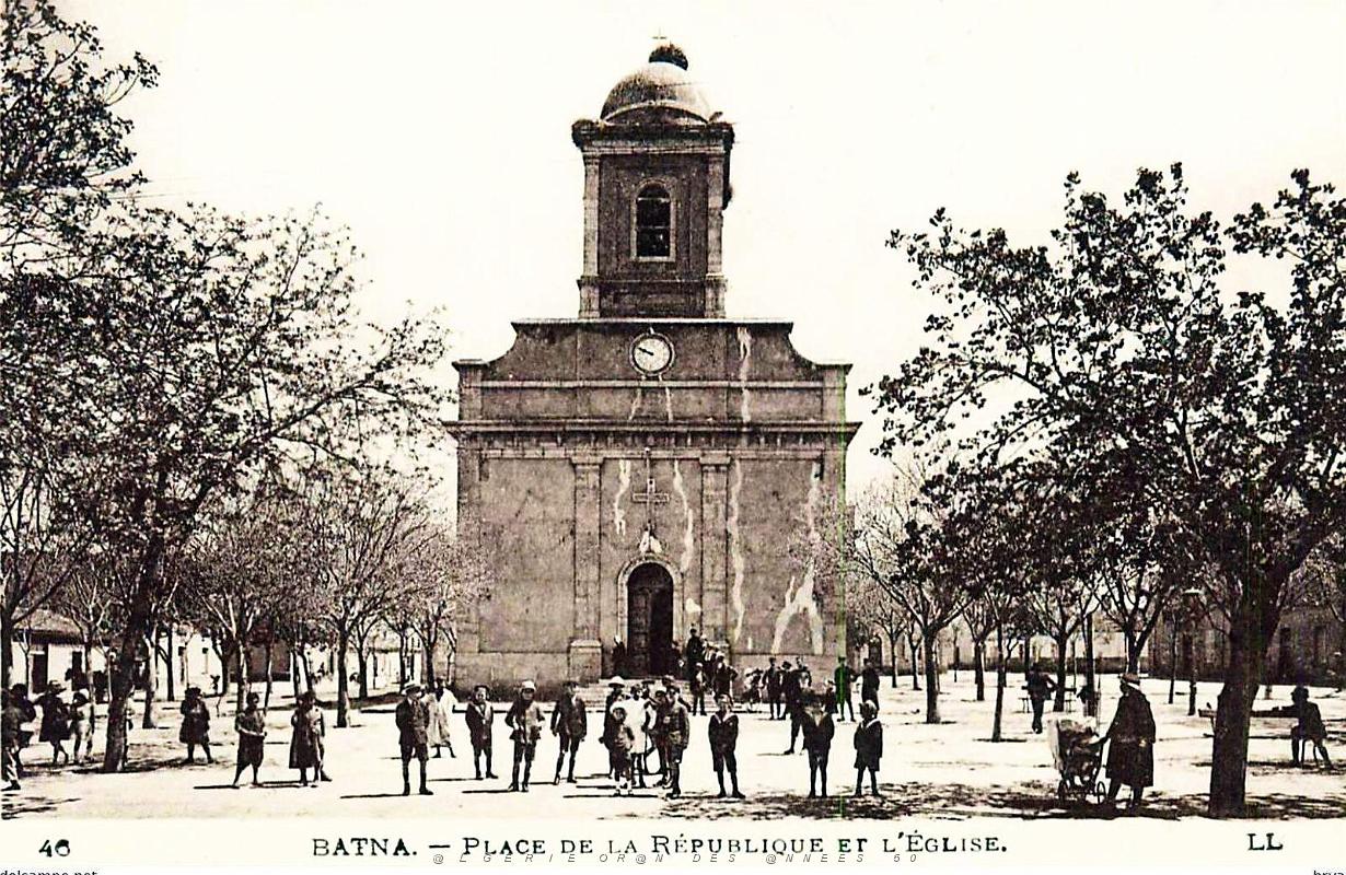 1676- Batna - Place de la Republique et l'Eglise.jpg